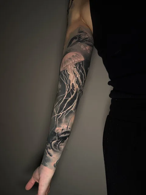 Unterwasser-Arm-Sleeve mit Qualle und Anglerfisch, Black & Grey